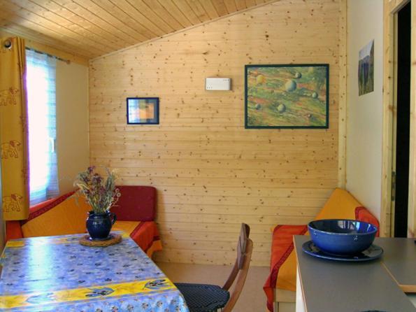 La Drugere - Gites Et Roulottes Nyons Room photo